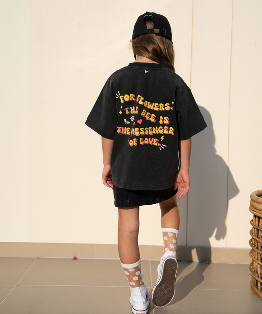 For flowers, the bees is the messenger of love T-Shirt - Kids -Black